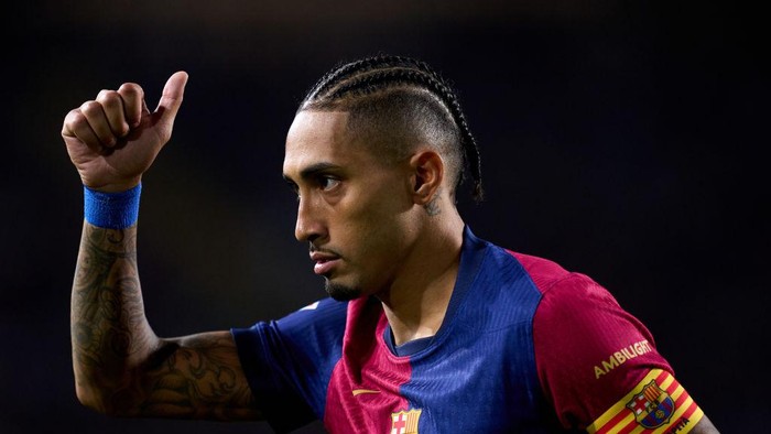 BARCELONA, SPAIN - OCTOBER 20: Raphinha of FC Barcelona acknowledges the supporters during the La Liga EA Sports match between FC Barcelona and Sevilla FC at Estadi Olimpic Lluis Companys on October 20, 2024 in Barcelona, Spain. (Photo by Alex Caparros/Getty Images)