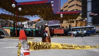 Protes tersebut telah membesar sejak Senin lalu dari empat blokade jalan menjadi 18, dengan sebagian besar berpusat di jalan-jalan di sekitar kota Cochabamba, basis politik Morales.  