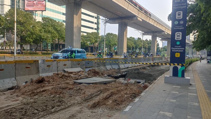 Revitalisasi trotoar di Rasuna Said, Kuningan, Jakarta Selatan
