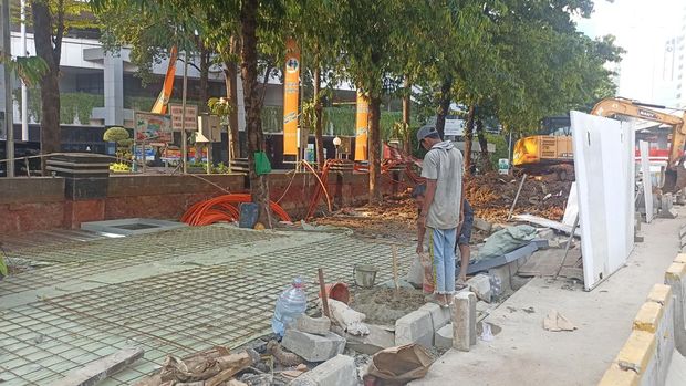 Revitalisasi trotoar di Rasuna Said, Kuningan, Jakarta Selatan