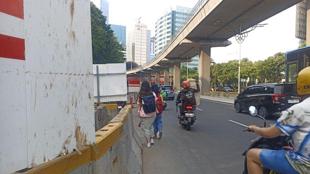 Revitalisasi trotoar di Rasuna Said, Kuningan, Jakarta Selatan