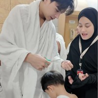 Setelah menjalani operasi plastik pada hidungnya, kini hidung Rey terlihat semakin mancung. Foto: Instagram/@rey_mbayang