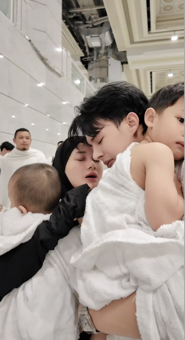 Begini penampakan hidung Rey Mbayang setelah operasi plastik jika dilihat dari samping. Foto: Instagram/@rey_mbayang