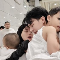 Begini penampakan hidung Rey Mbayang setelah operasi plastik jika dilihat dari samping. Foto: Instagram/@rey_mbayang