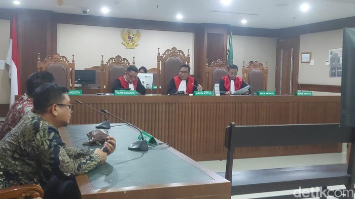 Sidang gugatan perdata Rp 5.246,75 triliun yang diajukan Habib Rizieq Shihab dkk melawan Jokowi ditunda karena pihak yang mewakili Jokowi tidak hadir. (Mulia/detikcom).