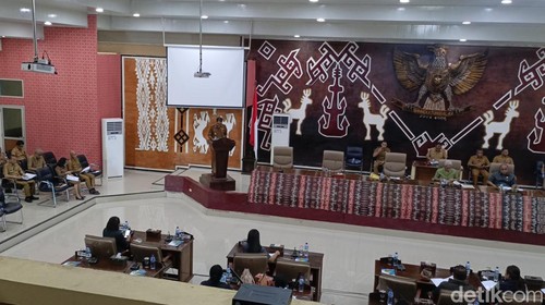 Sidang Paripurna DPRD NTT terkait penetapan APBD 2025, Selasa (22/10/2024).