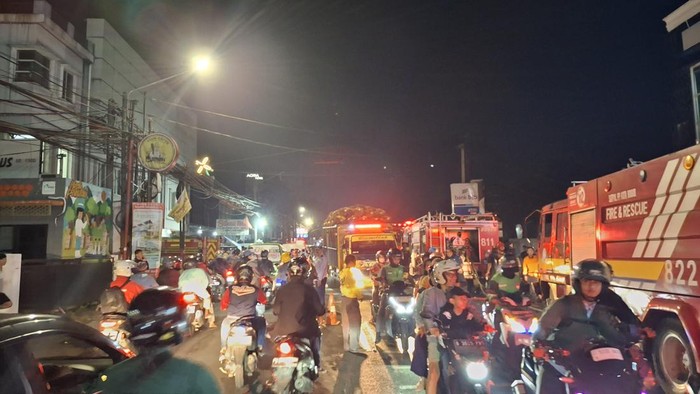 Situasi arus lalin di sekitar lokasi kebakaran di Tajur, Bogor (Sholihin/detikcom)