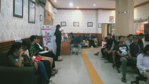 Suasana pelayanan perekaman e-KTP di seluruh kecamatan di Denpasar, Bali, pada Minggu (20/10/2024). (Foto: Dok. Disdukcapil Kota Denpasar)