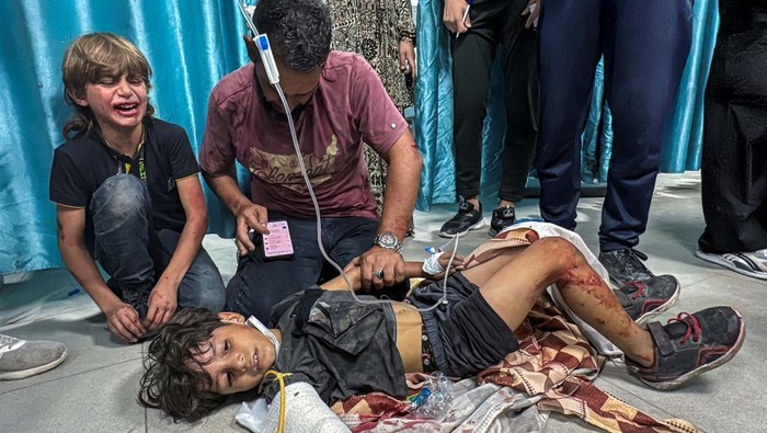 A Palestinian boy wounded in Israeli fire lies on the ground as he receives treatment at Kamal Adwan hospital, amid the ongoing Israel-Hamas conflict, in Jabalia, in the northern Gaza Strip October 21, 2024. REUTERS/Stringer   TPX IMAGES OF THE DAY
