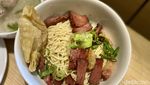 Manis Smoky Bakmi Naga Merah Nyempil di Pasar Cihapit Bandung