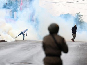 Dampak Terkena Gas Air Mata dan Cara Mengatasinya, Apakah Berbahaya?