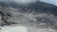 Salah Satu Kawah Tangkuban Perahu