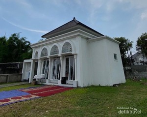 Masjid di Bandung yang Mulia, Berikan Makanan Gratis ke Jemaahnya