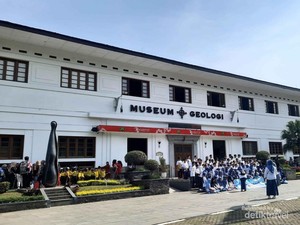 Ide Liburan Murah di Bandung: Melihat Keunikan Museum Geologi