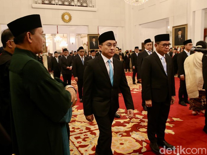 Yovie Widianto mengikuti pelantikan dirinya sebagai Staf Khusus Presiden bidang Ekonomi Kreatif di Istana Negara, Jakarta, Selasa (22/10/2024). Presiden Prabowo melantik Ketua Mahkamah Agung (MA) serta Kepala Badan, Gubernur Lemhanas, Utusan Khusus Presiden, Penasihat Khusus Presiden, dan Staf Khusus Presiden pada Kabinet Merah Putih 2024-2029.