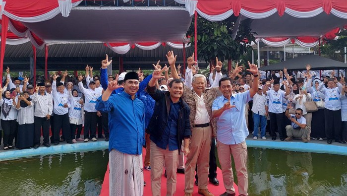 Ahmad Luthfi-Taj Yasin bersama Mantan Gubernur Jateng Bibit Waluyo