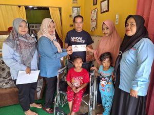 Andre Rosiade Bantu Bocah Pengidap TBC Tulang di Padang