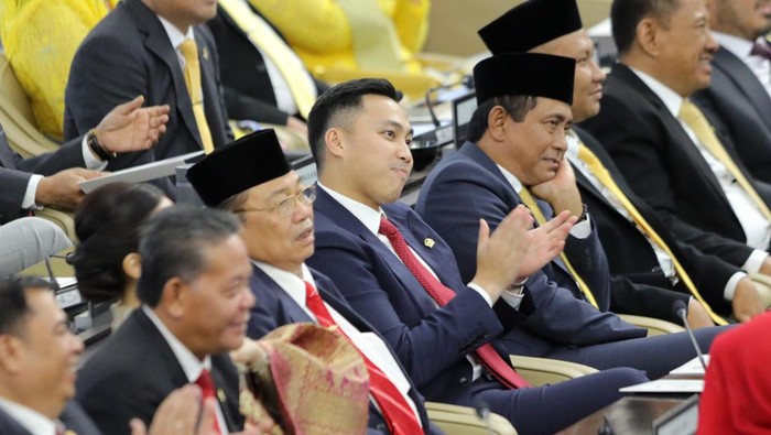 Anggota DPR RI dari Fraksi PDIP, Stevano Rizki Adranacus (keempat dari kanan)-(dok. Istimewa)