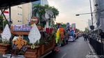 Meriahnya Pawai Maskot Pilkada 2024 di Surabaya