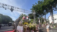 Pawai maskot Pilkada 2024 start mulai  Jalan Pahlawan, Jalan Gembongan, Jalan Genteng Kali, Jalan Tunjungan, Jalan Genteng Besar, Jalan Kenari hingga Jalan Gubernur Suryo.