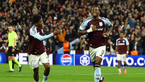Soccer Football - Champions League - Aston Villa v Bologna - Villa Park, Birmingham, Britain - October 22, 2024 Aston Villas Jhon Duran celebrates scoring their second goal with Leon Bailey REUTERS/Molly Darlington