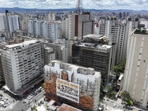 Mural Kekeringan Hutan Amazon Hiasi Gedung di Brasil