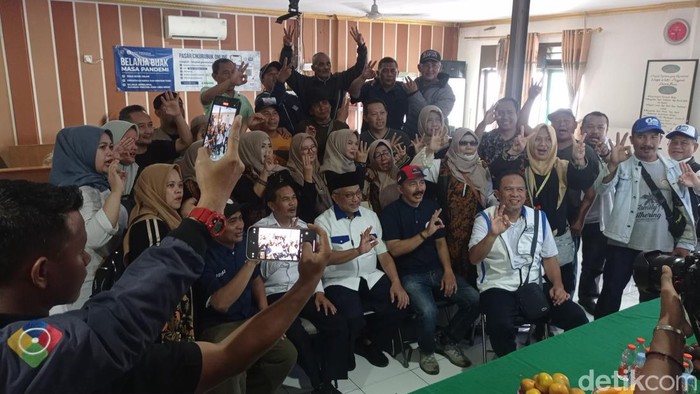 Cagub Ahmad Syaikhu saat berkunjung ke Pasar Cikurubuk Tasikmalaya.
