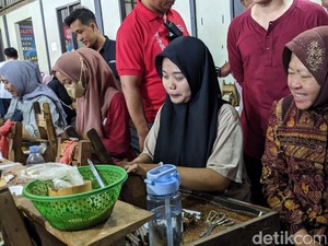 Kunjungi Pabrik Rokok di Trenggalek, Risma Janji Perjuangkan Petani-Buruh