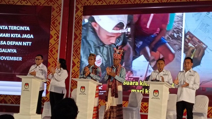 Debat perdana Pilgub NTT di Millenium Ballroom, Kupang, Rabu (23/10/2024). (Simon Selly/detikBali)