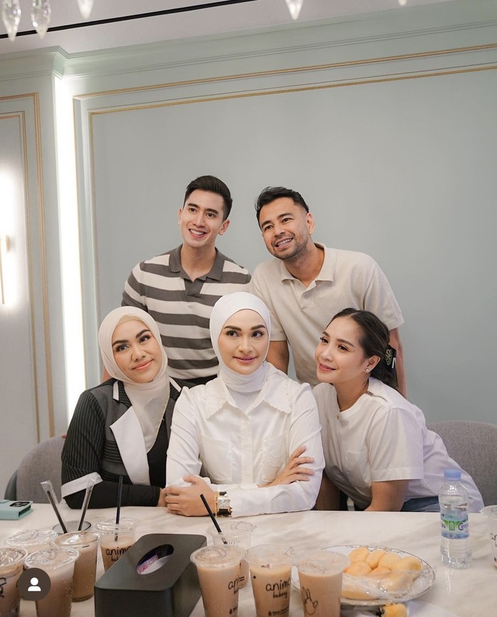 Dilantik Jadi Utusan Khusus Presiden, Ini Potret Seru Zita Anjani Saat Makan