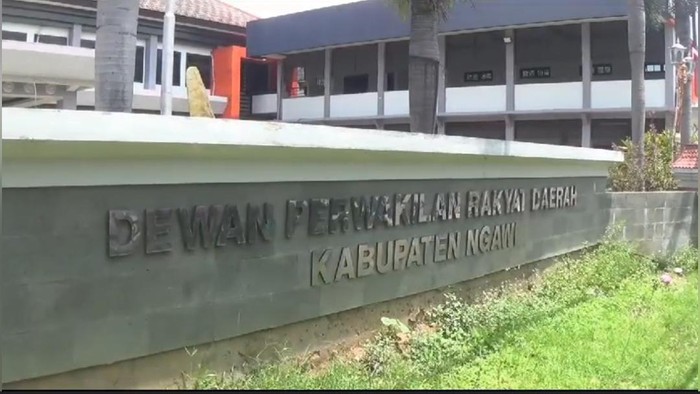 Kantor DPRD Ngawi belum memasang foto Presiden dan Wapres Prabowo Subianto dan Gibran Rakabuming Raka