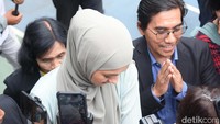 Sidang cerai ini dihadiri oleh dua belah pihak yakni Baim Wong dan Paula Verhoeven.  