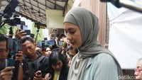 Baim Wong resmi mengajukan permohonan cerai terhadap Paula Verhoeven, pada Selasa (8/10).  