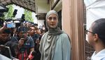 Senyum Paula Verhoeven Usai Jalani Sidang Cerai dengan Baim Wong