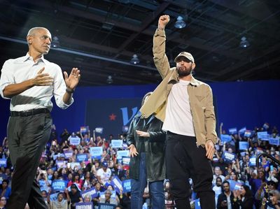 Eminem-Barack Obama Guncang Detroit untuk Dukung Kamala Harris