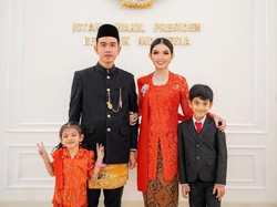 8 Potret Terbaru Keluarga Gibran Rakabuming, Pemotretan dengan Adat Jawa