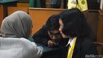 Gaya Paula Verhoeven Saat Hadiri Sidang Cerai
