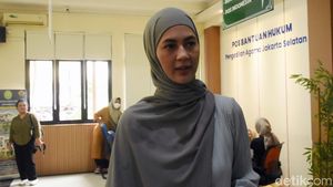 Gaya Paula Verhoeven Saat Hadiri Sidang Cerai