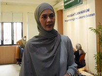 Gaya Paula Verhoeven Saat Hadiri Sidang Cerai