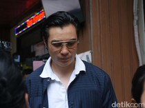 Video: Ayah Baim Wong Dimakamkan di Purwakarta