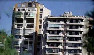 Video: Detik-detik Gedung Tinggi di Beirut Ambruk Dirudal Israel