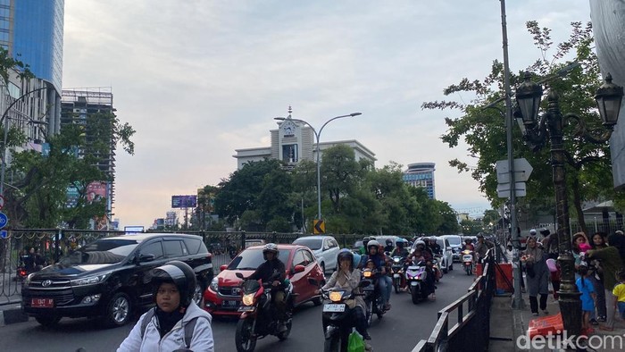 jalan tunjungan macet