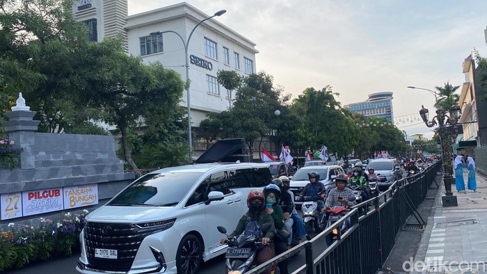 jalan tunjungan macet