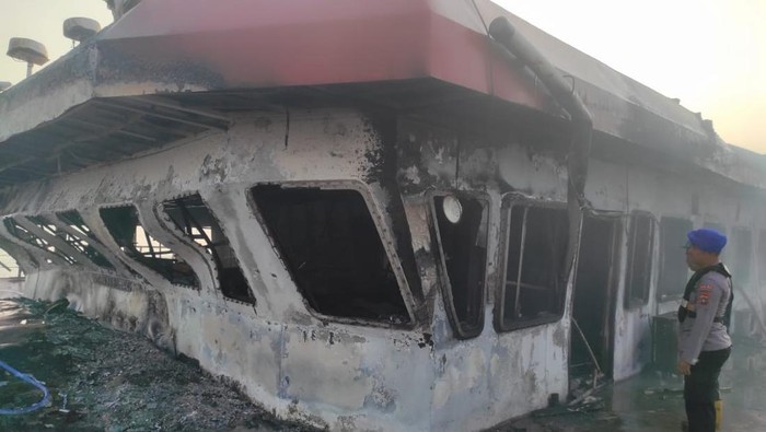 Kapal Isap timah terbakar