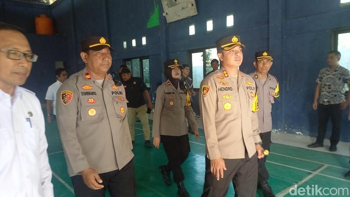 Kapolres Sampang meninjau gudang logistik pilkada