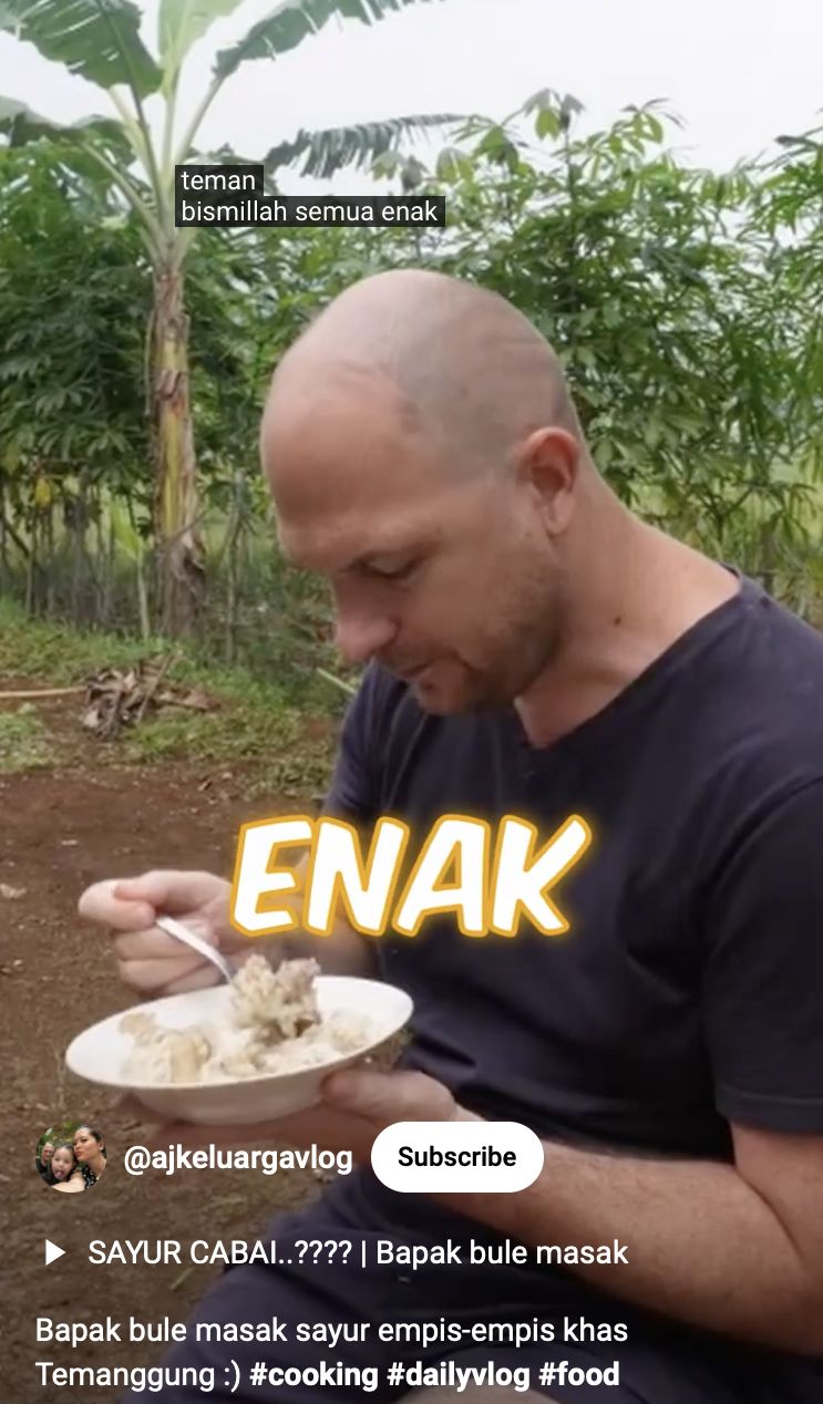 Keren! Bule Ini Masak Sayur Empis-Empis Khas Temanggung