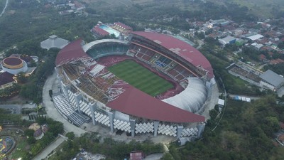 Atap Stadion Wibawa Mukti Rusak Diterjang Angin Kencang