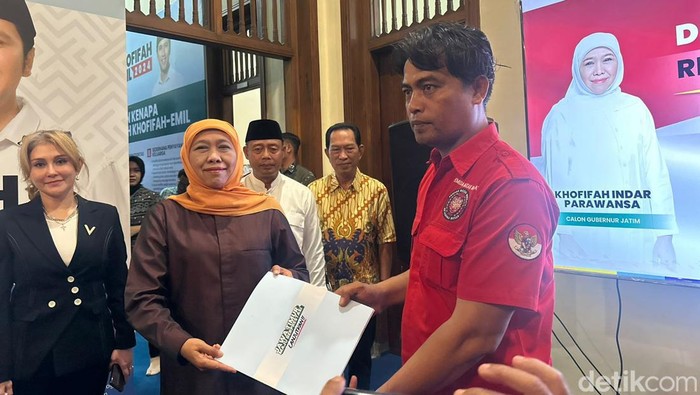 Khofifah Indar Parawansa menerima deklarasi dukungan dari Persatuan Pemuda Batak (PBB) se-Jatim.