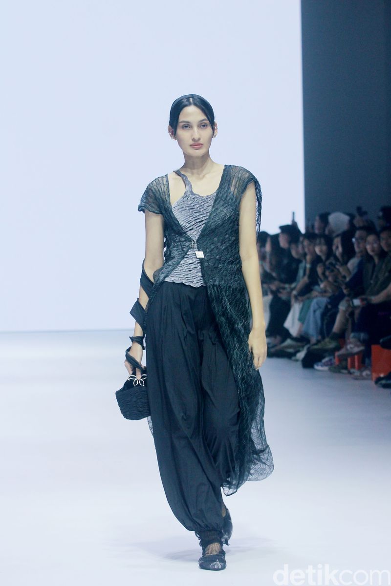 Koleksi ANW x Philips di Jakarta fashion Week 2025