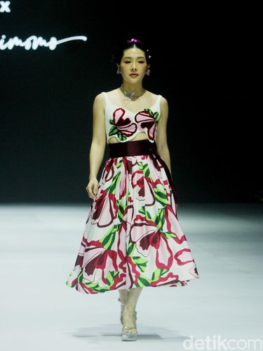 Koleksi Suedeson by Kimberly Tandra x Philips di Jakarta Fashion Week 2025